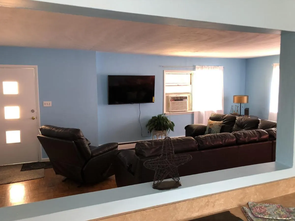 Holiday home Beach Front On The Bay In Our Rustic, Pet Friendly Cottage Home North Camellia Acres