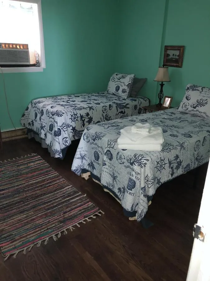 Holiday home Beach Front On The Bay In Our Rustic, Pet Friendly Cottage Home North Camellia Acres